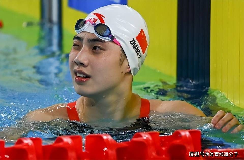 据法国媒体《le10sport》报道，即将到来的冬季转会窗，曼联和曼城将会争夺里尔小将莱尼-约罗（LenyYoro），曼市双雄已经和球员及所在的俱乐部里尔取得了联系。